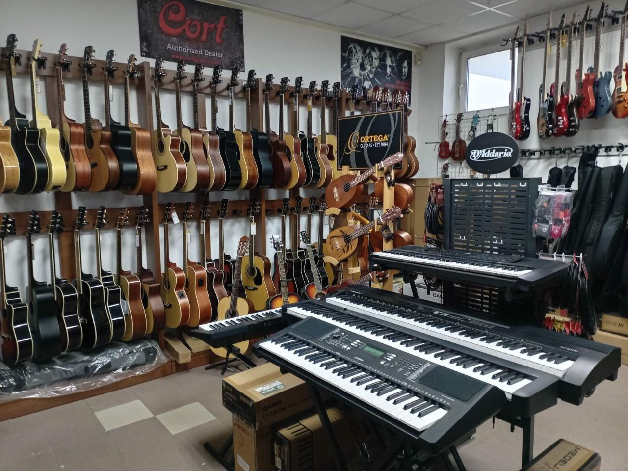Магазин музыкальных инструментов