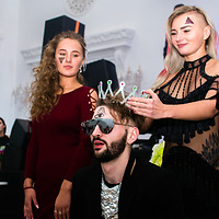 Стилисты студии красоты Александра Гузелевича с новой коллекцией образов и причесок:
фэшн-шоу DARK SHADOWS