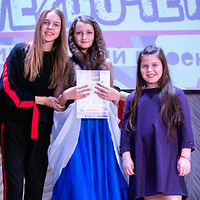 Награждение победителей конкурса «ZVEZдочет» проводит Ольга Коновалова