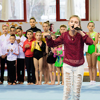Лауреат вокального конкурса «ZVEZдочет» Юлия Скоблик на открытии турнира по спортивной акробатике «Киндр-сюрприз» в Могилеве