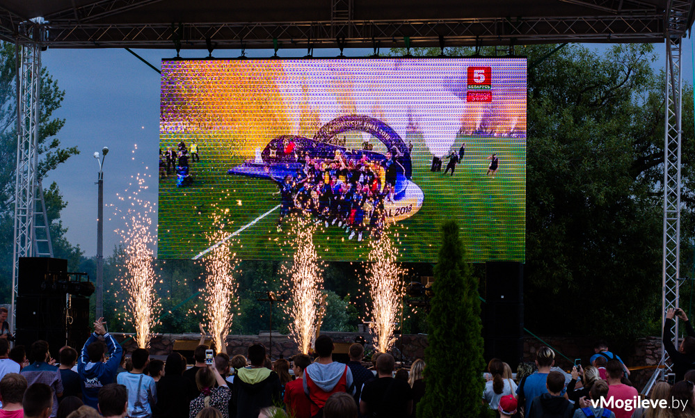Праздничный фейерверк в Могилеве в честь окончания ЧМ2018 по футболу