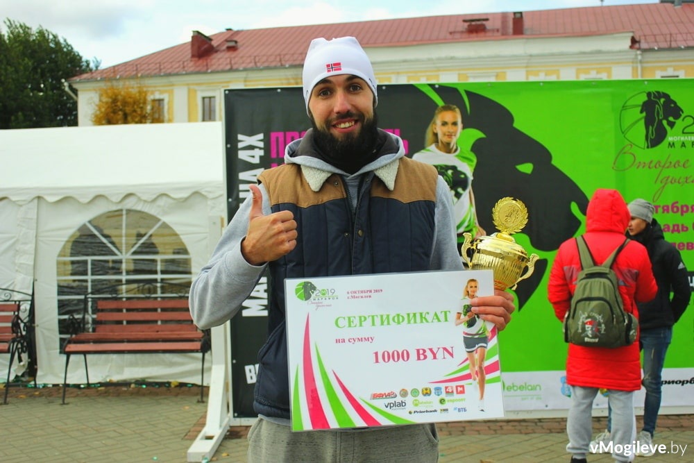 Иван Бубнов из Смоленска пришел 4 (дистанция 42 км 195 м)