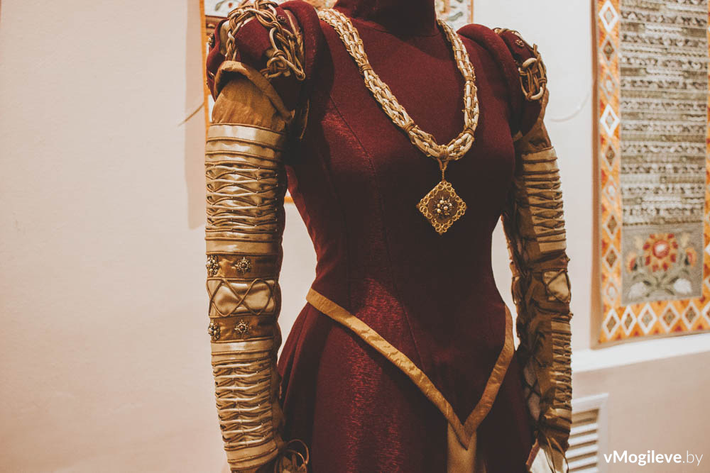 Выставка исторических костюмов в Могилевском музее этнографии