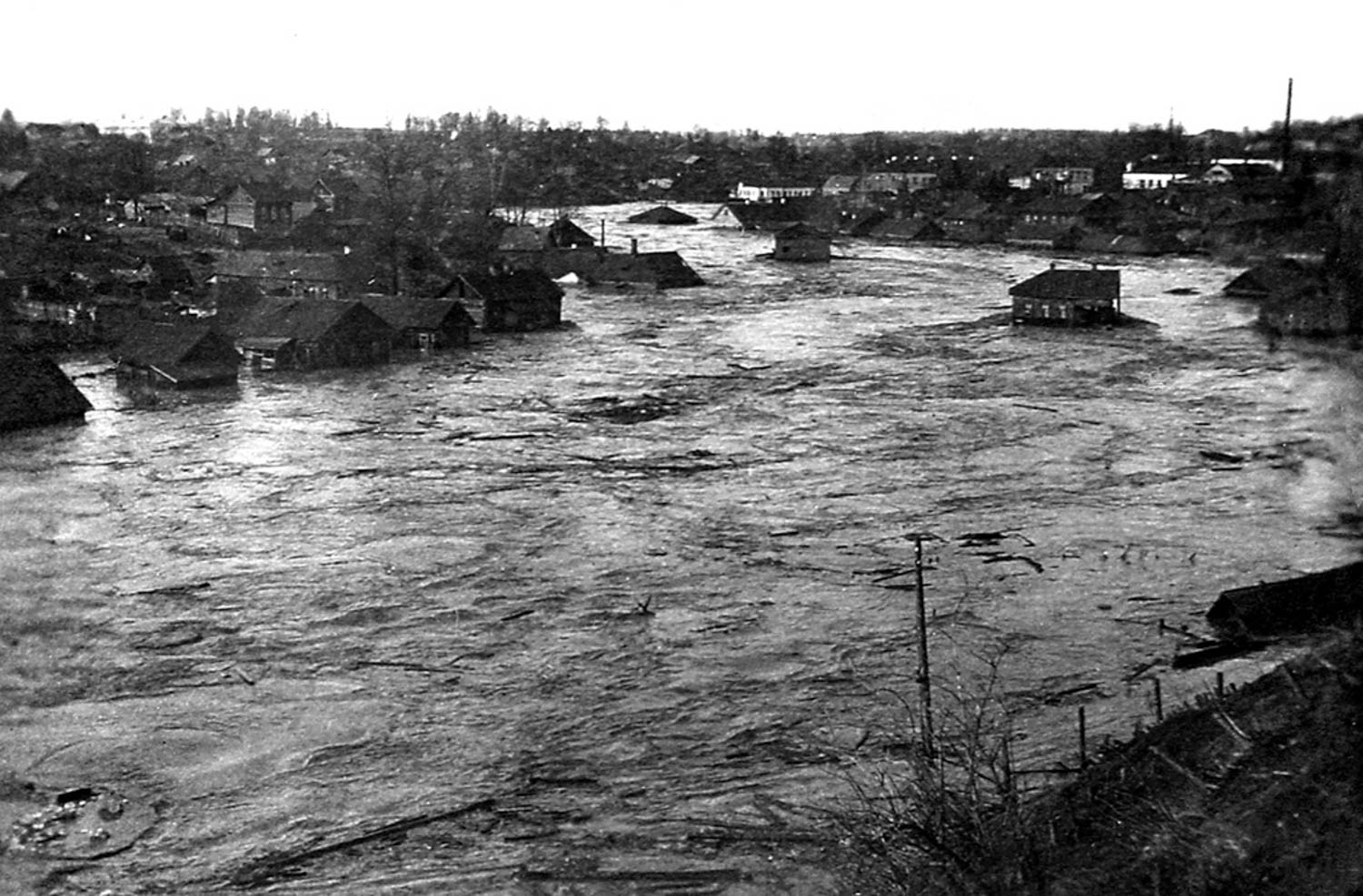 Потоп на Дубровенке. Могилевское цунами. Фотография из архива Олега Лисовского. Левая Дубровенка
