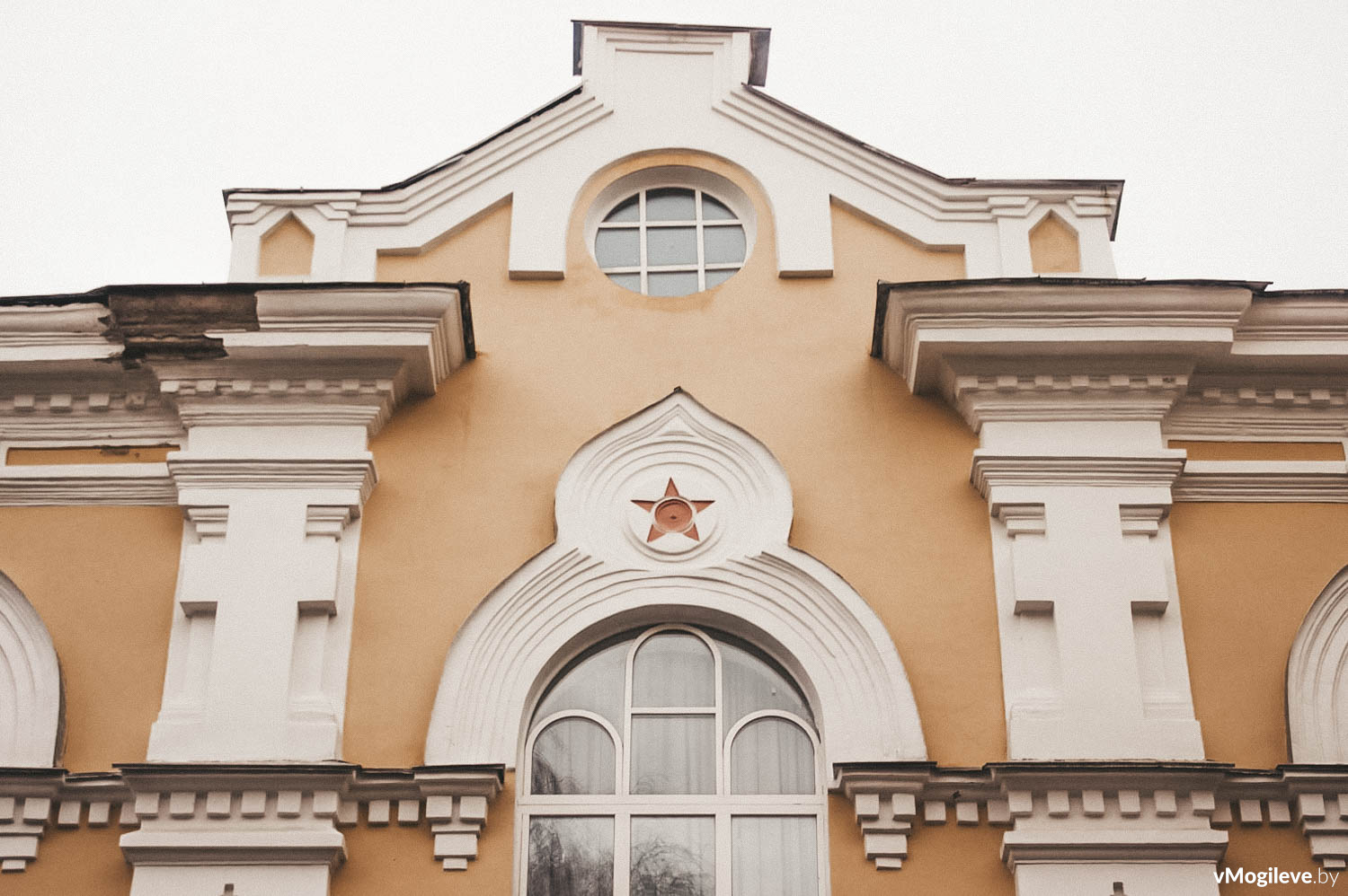 Советская символика на Могилевском государственном областном лицее №1