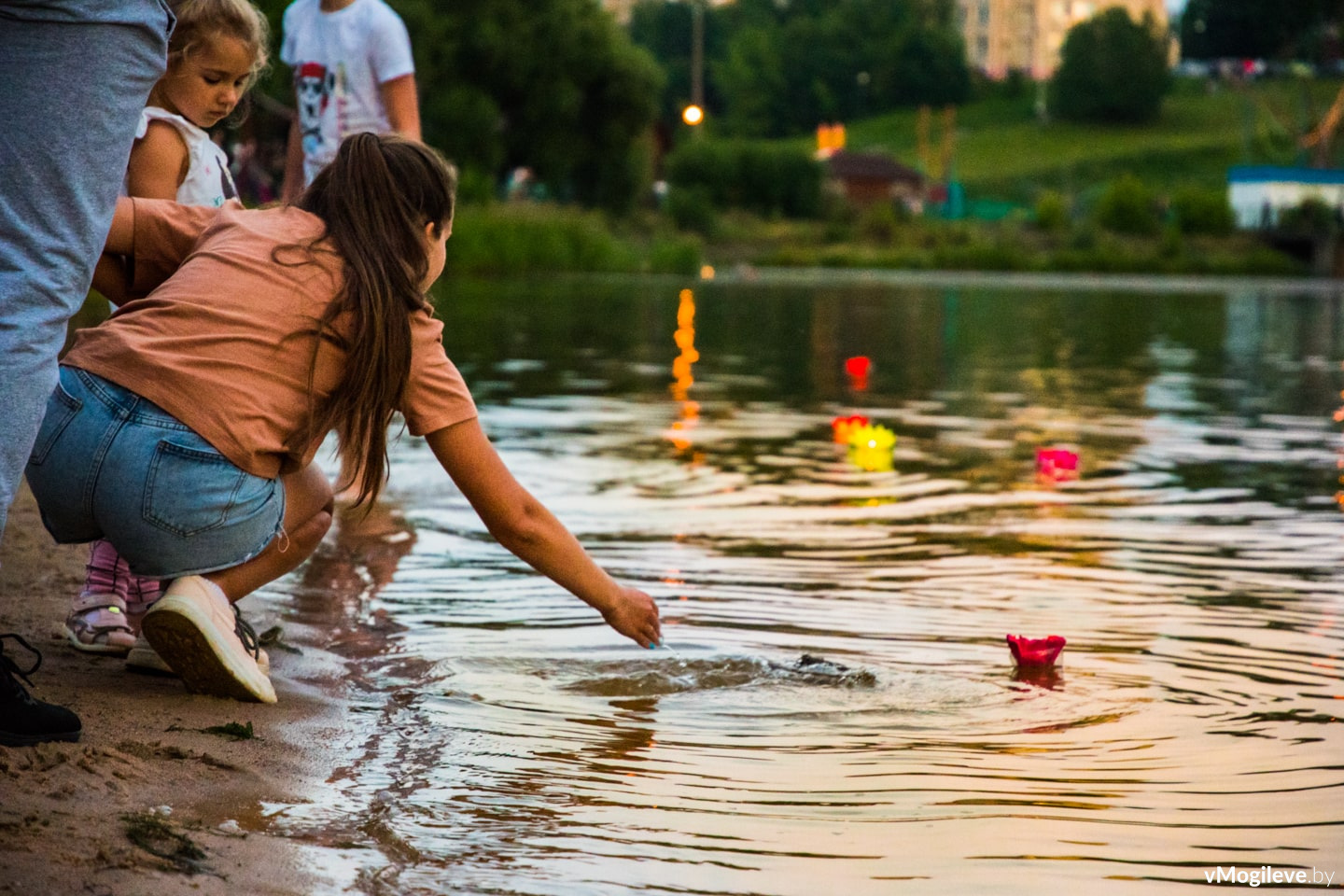 Фестиваль водных фонариков в Могилёве