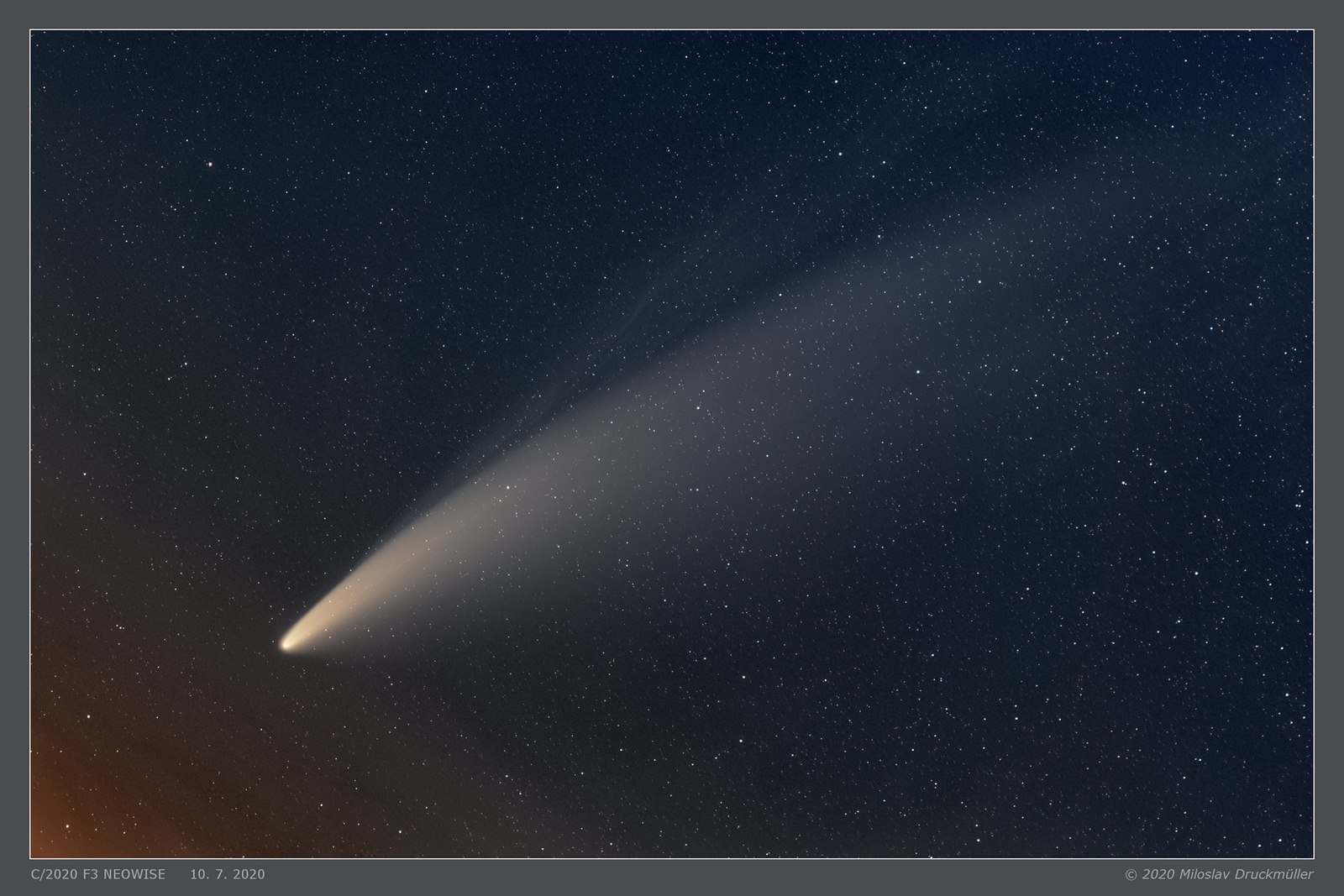 Снимок чешского фотографа Милослава Дракмюллера, который запечатлел комету Neowise. Источник www.vinegret.cz
