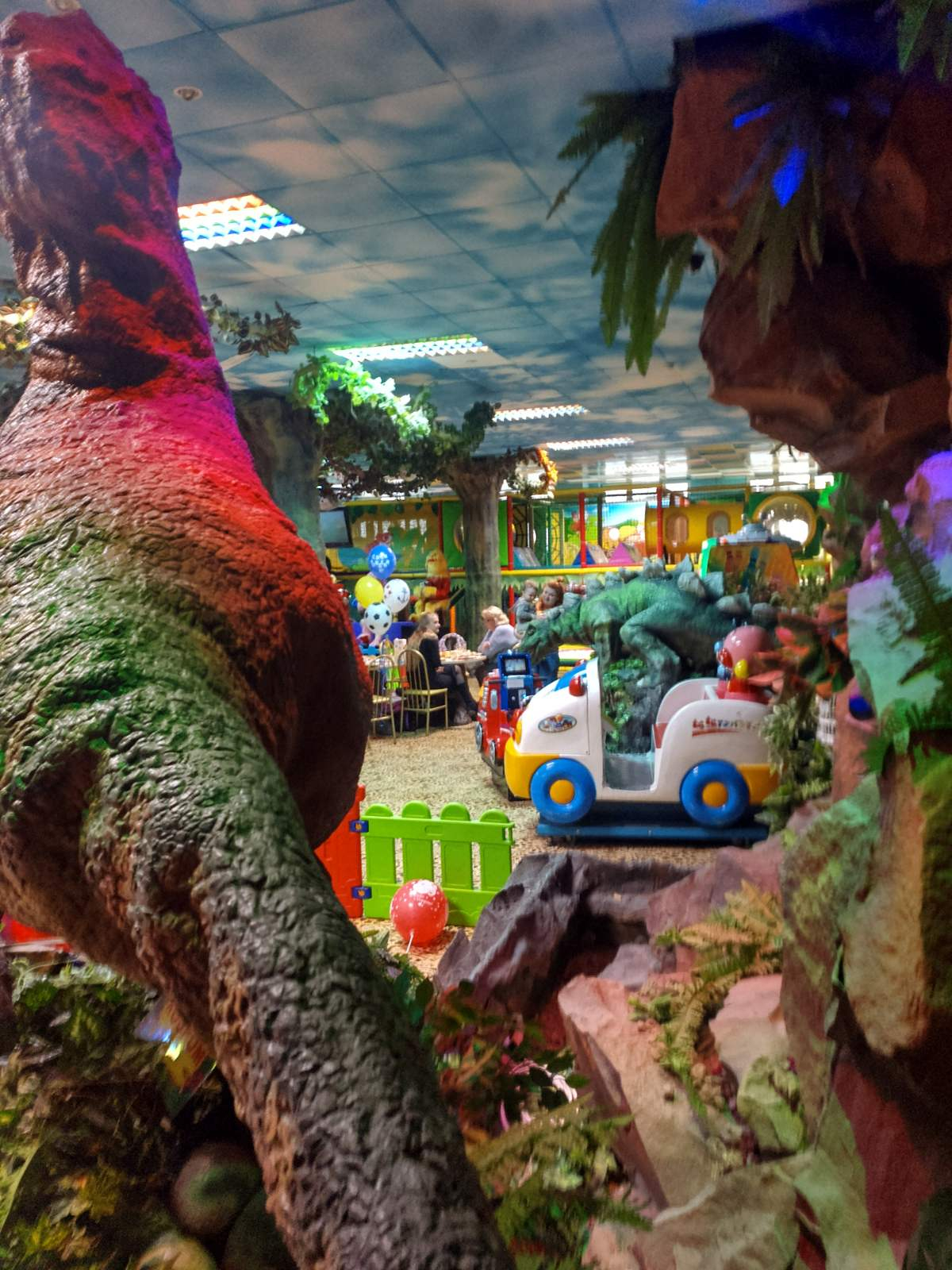 Детский развлекательный центр Динозаврия