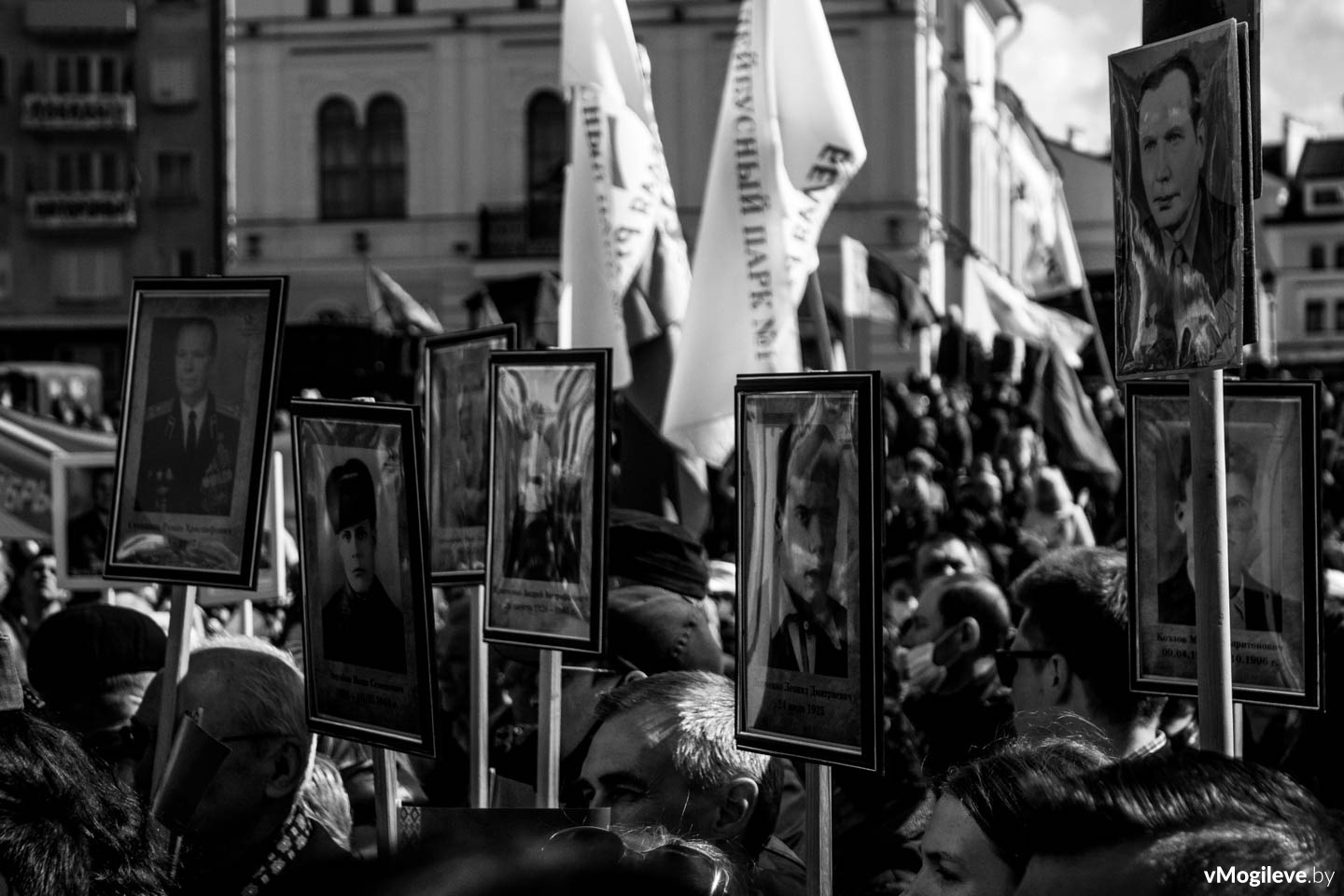 Портреты героев на Дне Победы в Могилеве