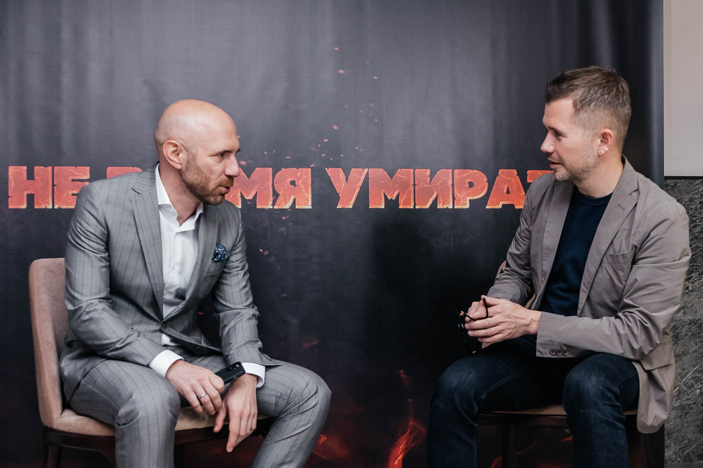 Кирилл Куницкий (слева) и Федор Овчинников (справа) на  "Бизнес-Пробуждение 5.0"