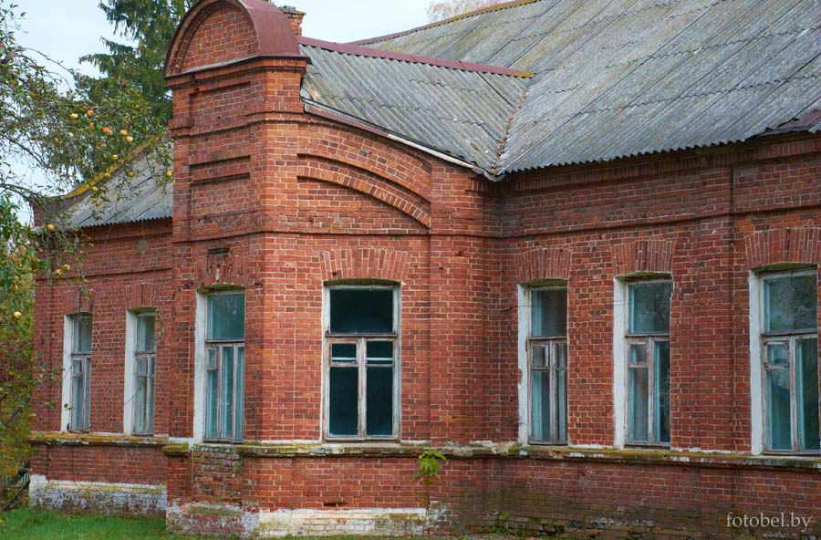 Здание больницы в Дашковке