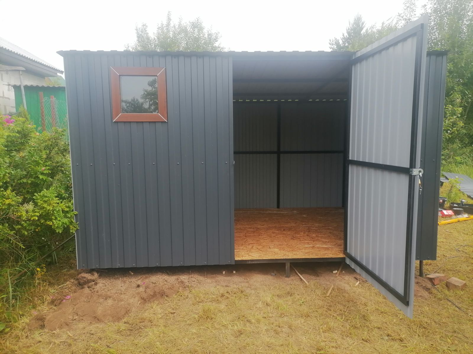 Хозблок из металлопрофиля