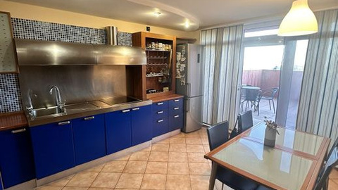 Продается 4-комнатная квартира на ул. Миколуцкого