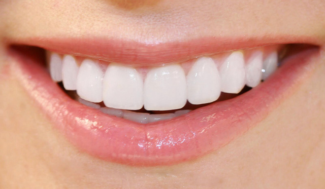 Чистит ли зубы жевательная резинка